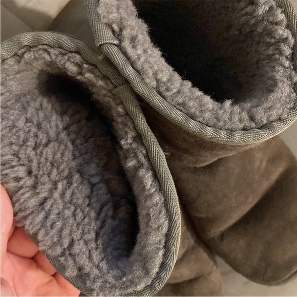 Grey uggs - Picture 4 of 4